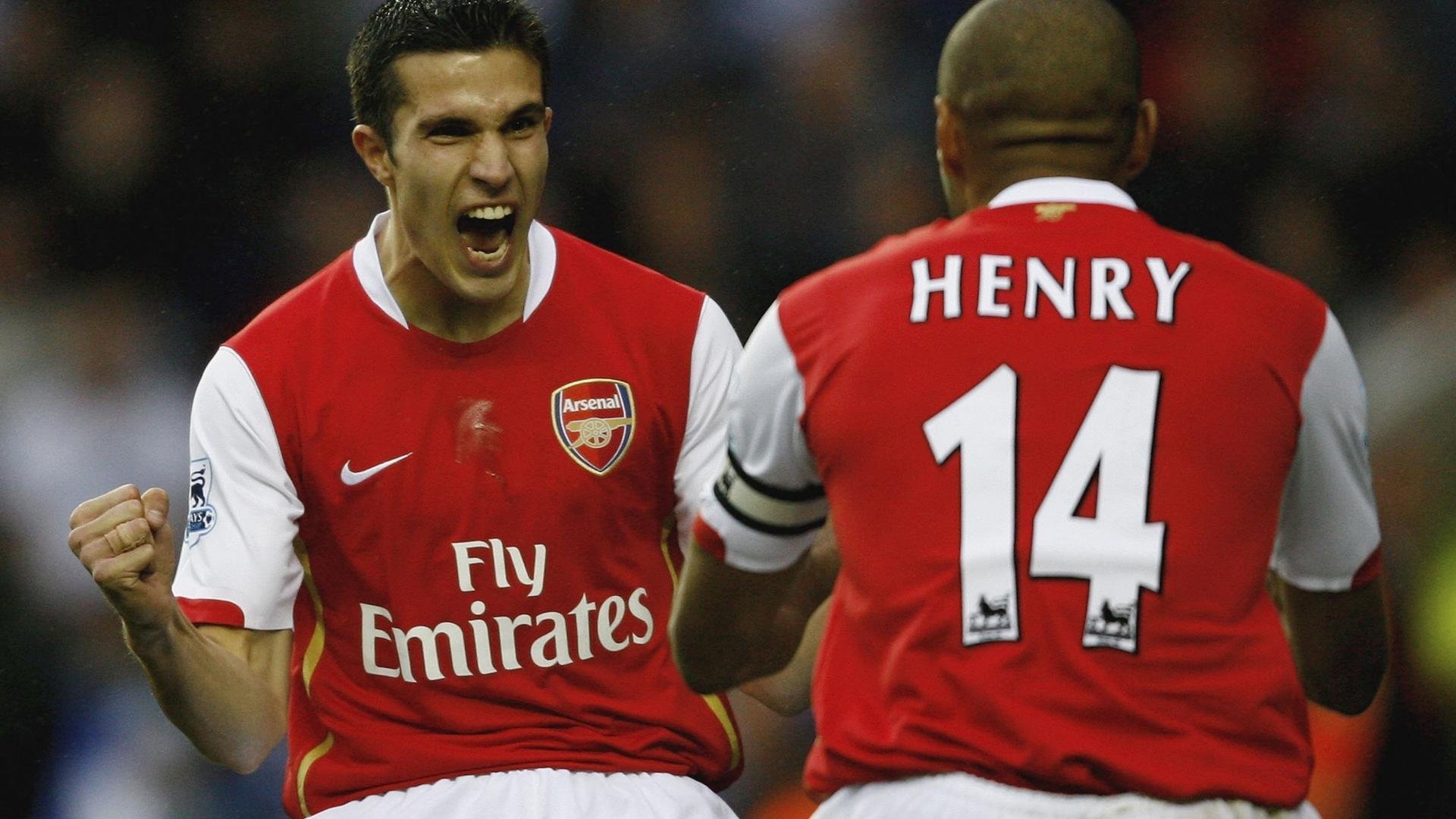 英超俱乐部商业赞助持续增加，财力雄厚，英超俱乐部能盈利吗